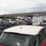 Campania in zona rossa, la rivolta degli ambulanti paralizza l’A1