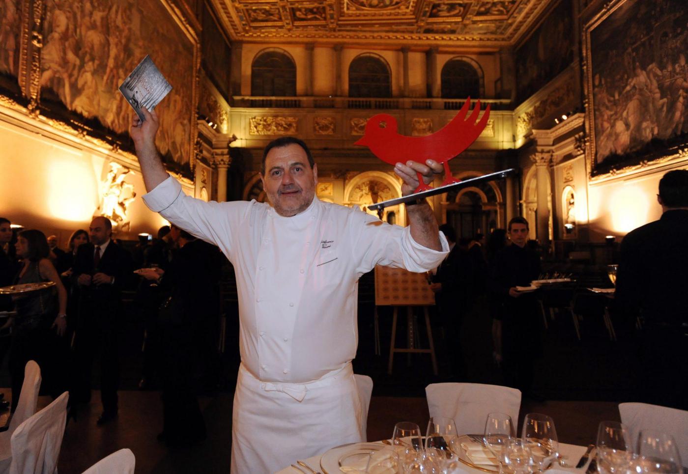 Proteste ristoratori, lo chef Vissani: “La gente non ce la fa più, stiamo morendo” Proteste ristoratori, lo chef Vissani: “La gente non ce la fa più, stiamo morendo”