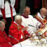 Sua Eminenza Cardinale Joseph Ratzinger celebra la messa funebre