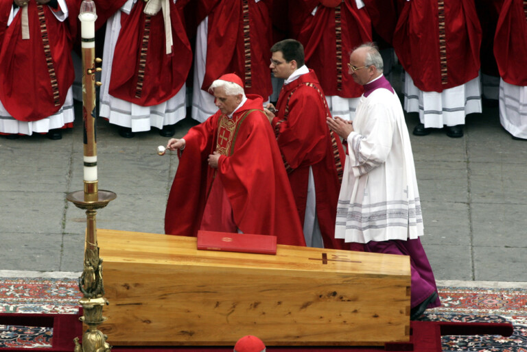 la benedizione di S.M. Card Joseph Ratzinger