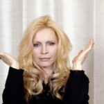 Patty Pravo posa per un servizio fotografico
