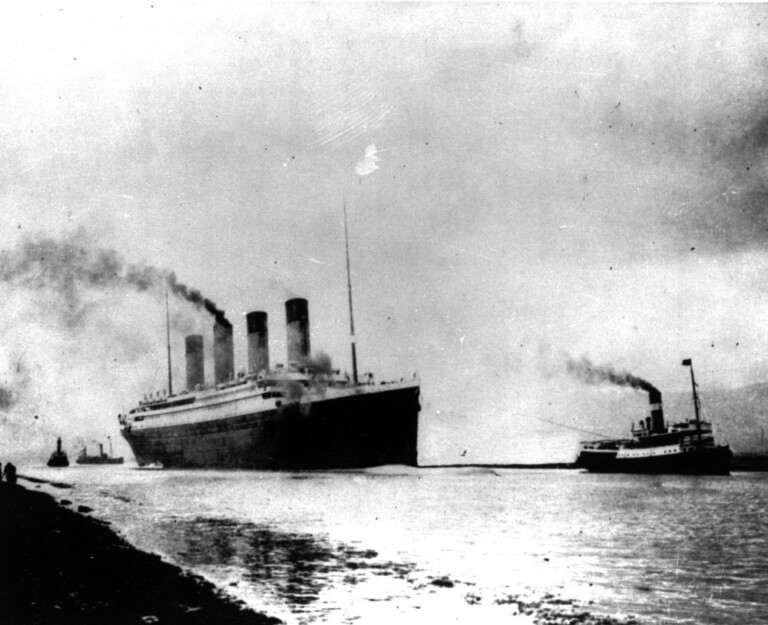 Il transatlantico britannico Titanic salpa da Southampton