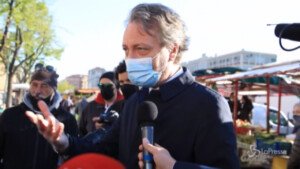 Assessore Sacco con gli ambulanti in protesta
