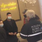 Roma, il ristoratore apre per protesta ma prima dei clienti arriva la polizia locale