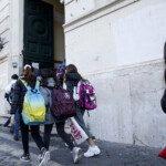 Scuola, rientro in aula con registri Axios in tilt