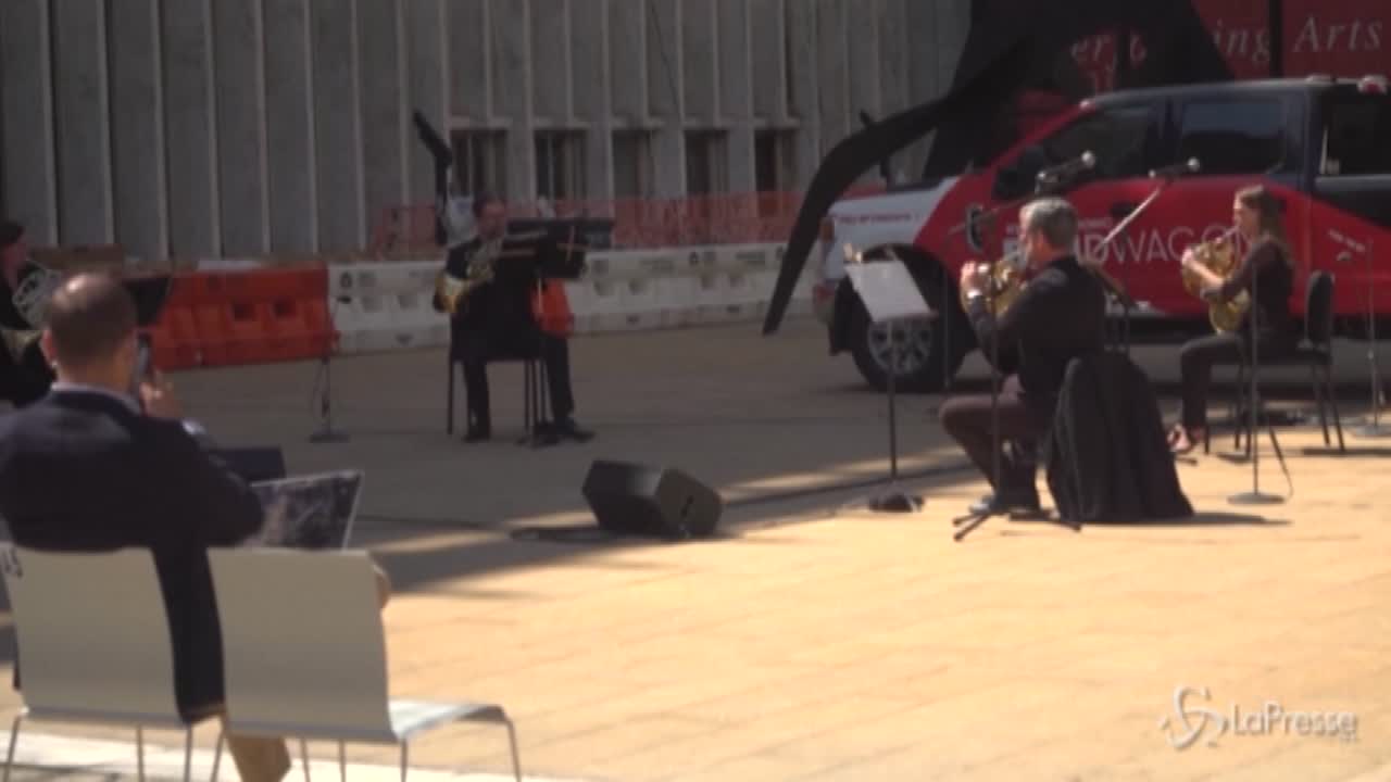 Usa, la filarmonica di New York torna a esibirsi al Lincoln Center Usa, la filarmonica di New York torna a esibirsi al Lincoln Center