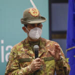 Vaccini, Figliuolo firma ordinanza: Priorità over 80 e persone fragili