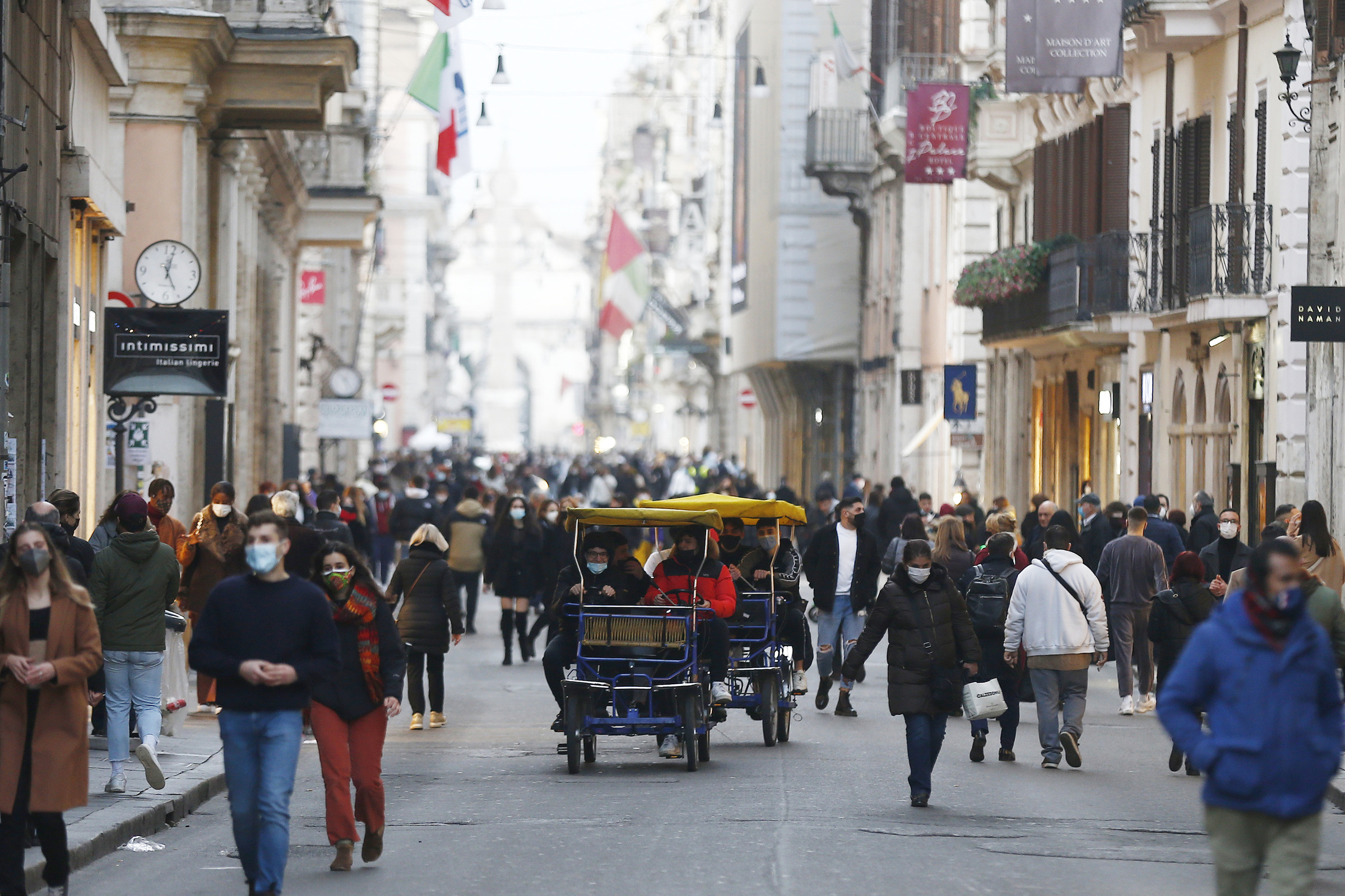 Covid, l’Italia si ‘schiarisce’: solo 4 Regioni rosse. Pressing Lega-Fi per riaperture Covid, l’Italia si ‘schiarisce’: solo 4 Regioni rosse. Pressing Lega-Fi per riaperture