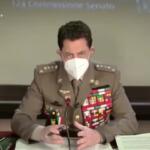 Crozza-Figliuolo si strappa i gradi: “E’ andato tutto a p…e”