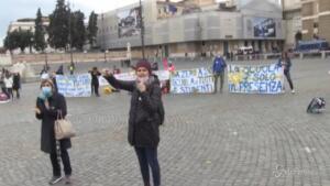 protesta delle campanelle di genitori e insegnanti