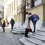 Scuola, da lunedì 6,5 milioni di studenti tornano in classe