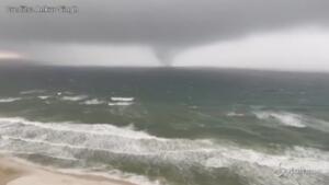 tornado avvistato a largo di Panama City Beach