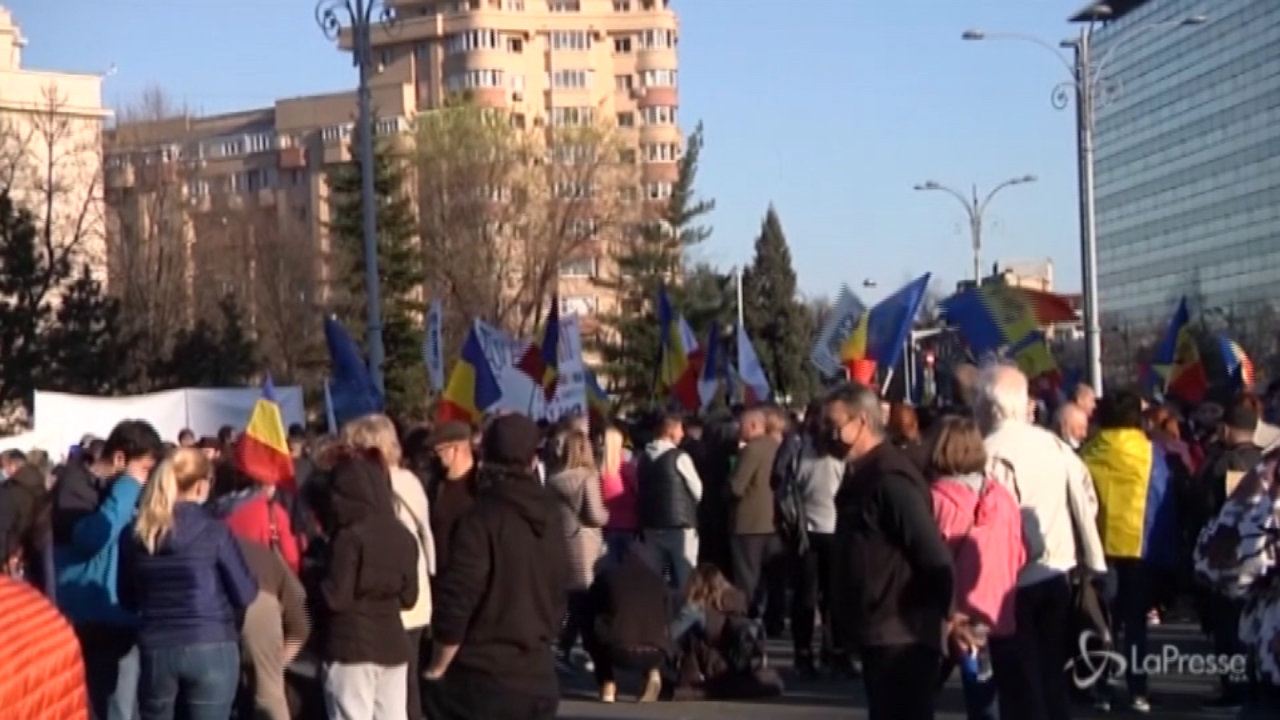 Coronavirus, proteste a Bucarest contro le restrizioni