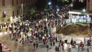 notte di proteste contro il premier Netanyahu