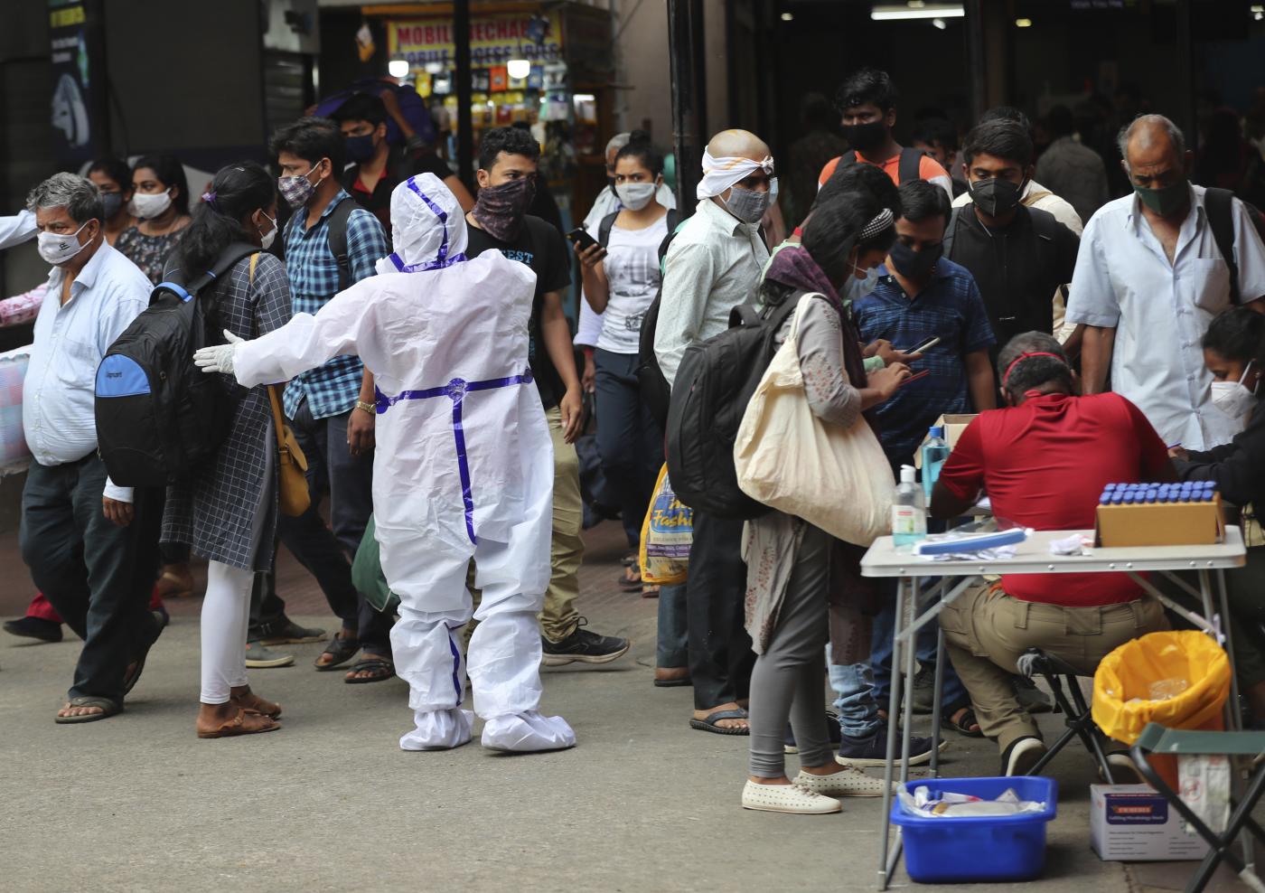 Oms: Pandemia a punto critico, contagi esponenziali