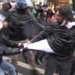 IoApro: manifestanti contro polizia per impedire gli arresti, ferito un agente