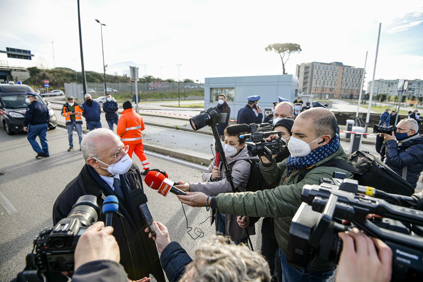 De Luca non ci sta: “In Campania dopo over 80 non vaccineremo per fasce di età”
