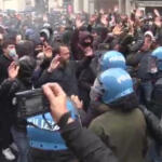 Roma, bottiglie e fumogeni contro i poliziotti alla manifestazione dei ristoratori