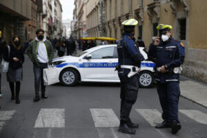 Le vie del Centro affollate di sabato ion zona arancione