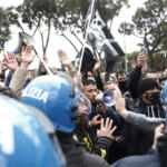 Ancora proteste a Roma e autostrada bloccata. Ristoratori: “Vogliamo riaprire”