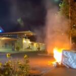 Portland come Minneapolis: fuoco e barricate in città dopo la morte del giovane Daunte Wright