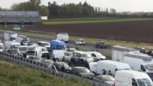 protesta dei mercatali campani, paralizzata l'autostrada A1