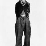 Charlie Chaplin nel film "Il vagabondo"