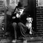 Charlie Chaplin nel film "Vita da cani"