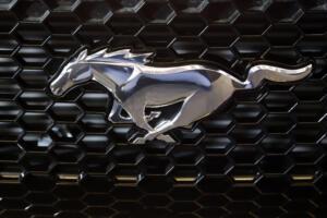 Il logo della Ford Mustang