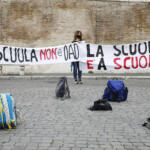 Scuola, Studenti e famiglie: in presenza per fare lezione, non solo verifiche