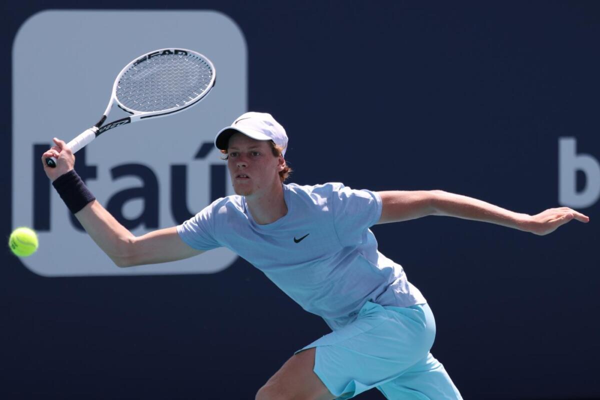 L Effettua Il Tennista Sotto Rete