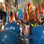 Alitalia, concluso incontro al Mise. Proteste davanti al ministero
