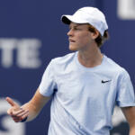 Italtennis avanti con cinque azzurri a Montecarlo. Sinner sfida re Djokovic