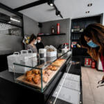 Covid, pressing alto su governo per riaperture. Ipotesi cabina di regia venerdì