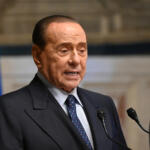 Quirinale, Berlusconi fa un passo indietro: “Ma i numeri li avevo. Draghi resti a Palazzo Chigi”