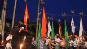 fiaccolata contro il golpe a Dawei
