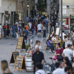 Oggi il primo round sulle riaperture: Speranza punta al 3 maggio, il no di Salvini