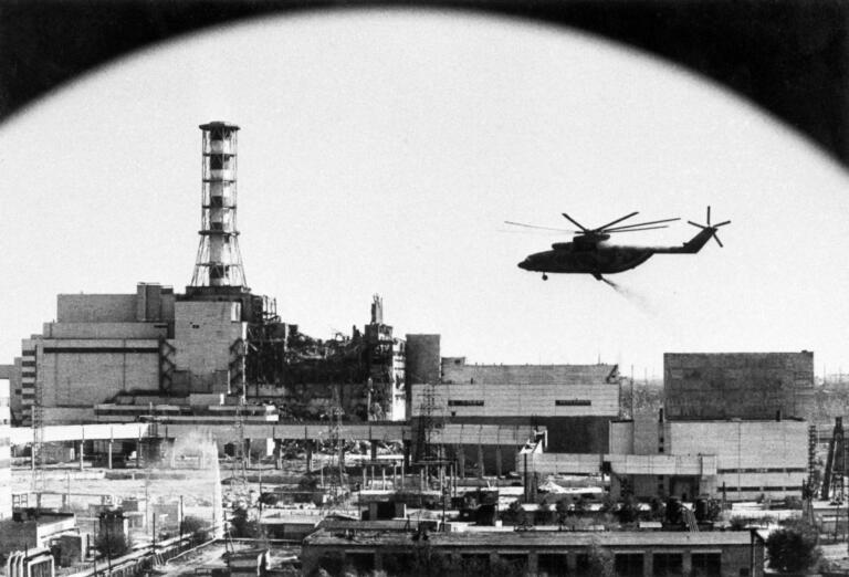 Chernobyl. il lavoro di decontaminazione di un elicottero