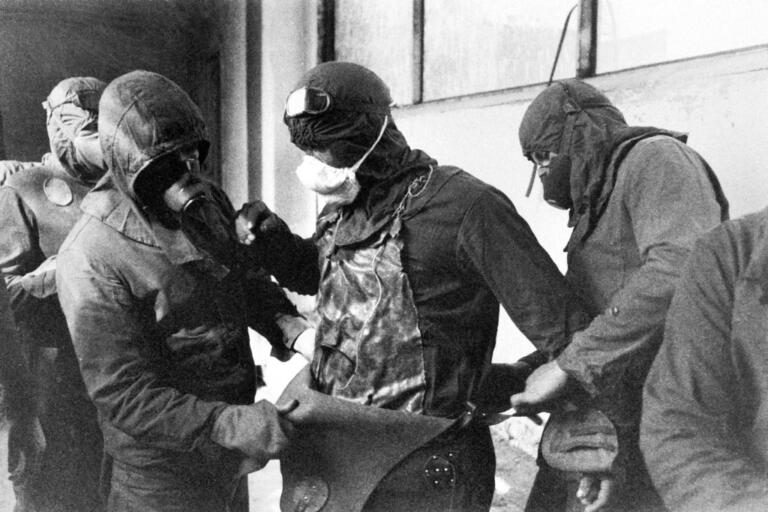 Chernobyl. Uomini pronti a operare presso il reattore N. 4