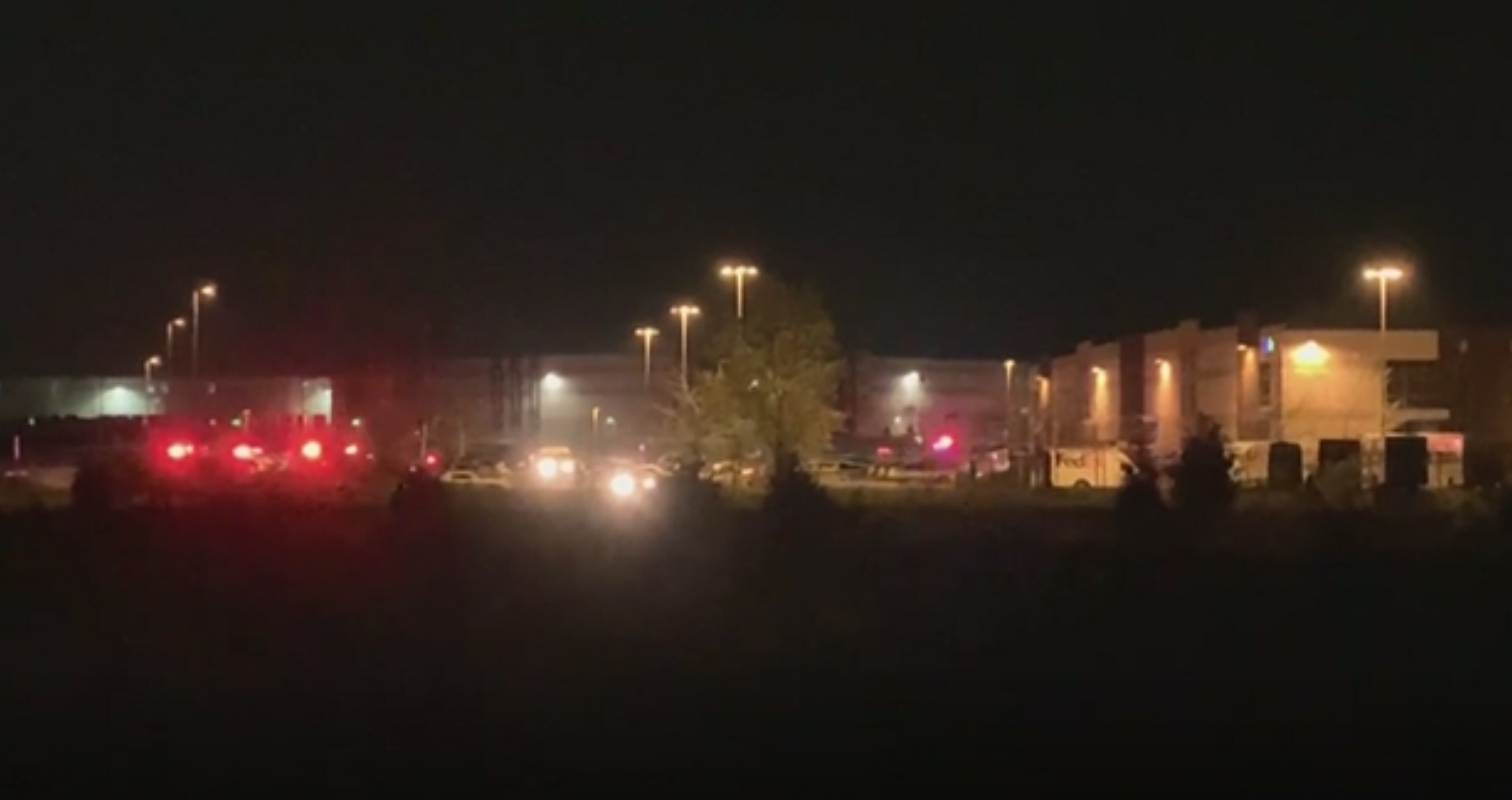 Sparatoria a Indianapolis: diverse persone uccise, morto suicida l’assalitore