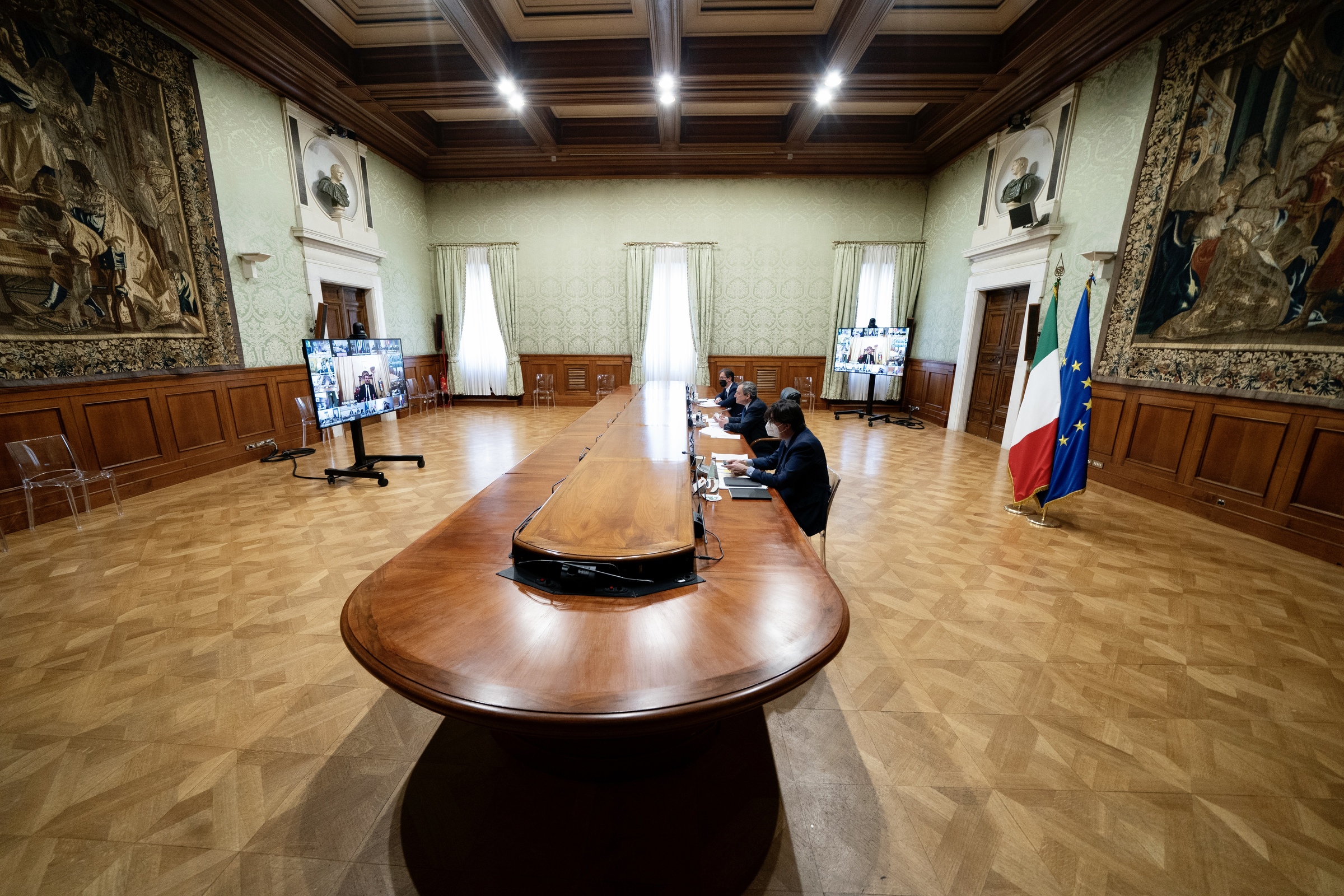 Covid, al via cabina di regia: governo incontra Cts e Iss