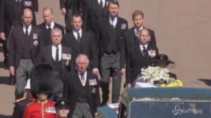Funerali Filippo: il corteo dei familiari dietro il feretro