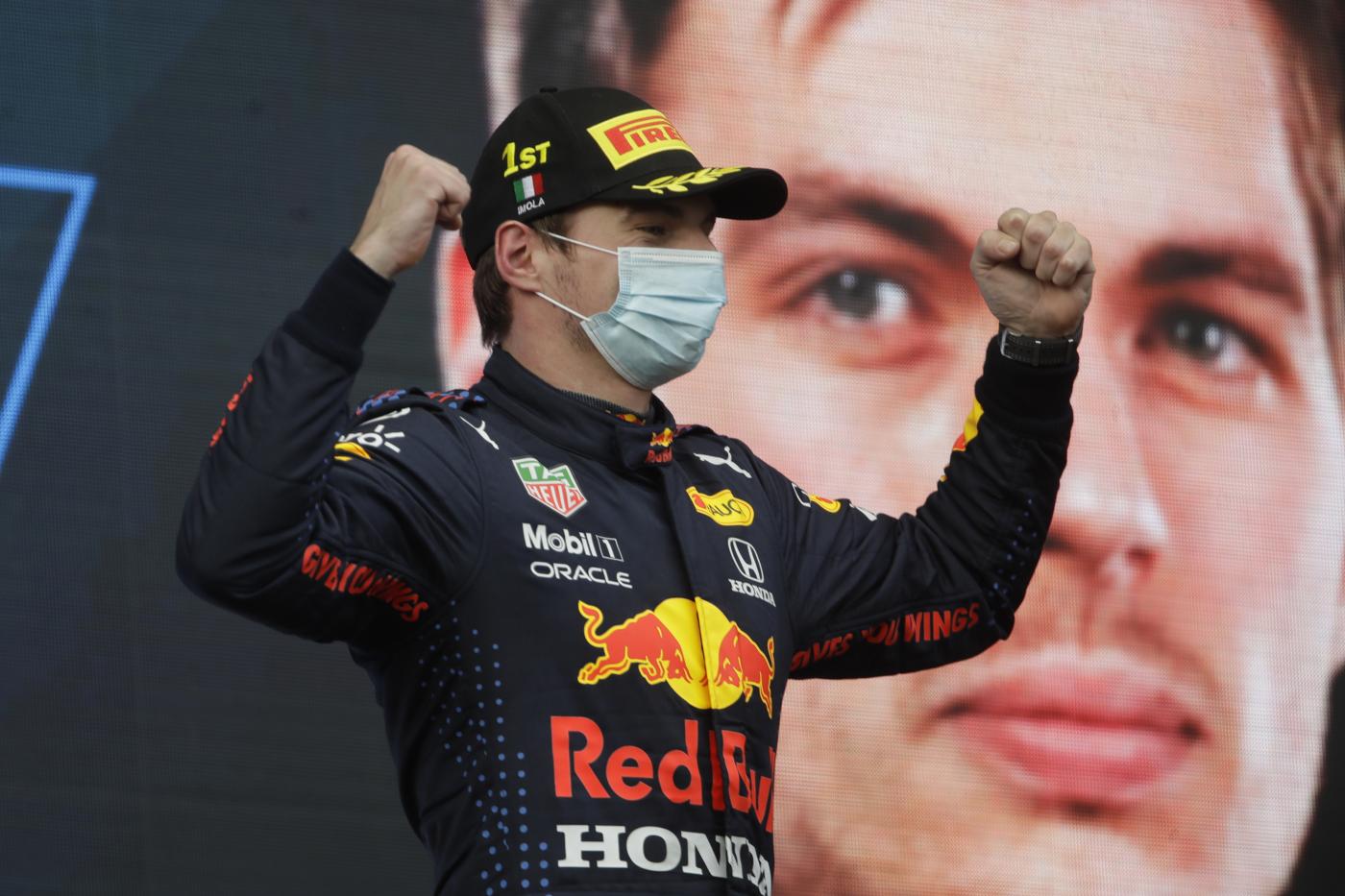F1, Verstappen piega Hamilton a Imola. Ferrari in rinascita, quarto Leclerc