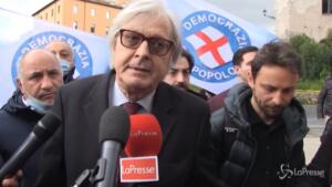 Sgarbi senza mascherina