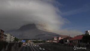 vasto incendio a Cape Town