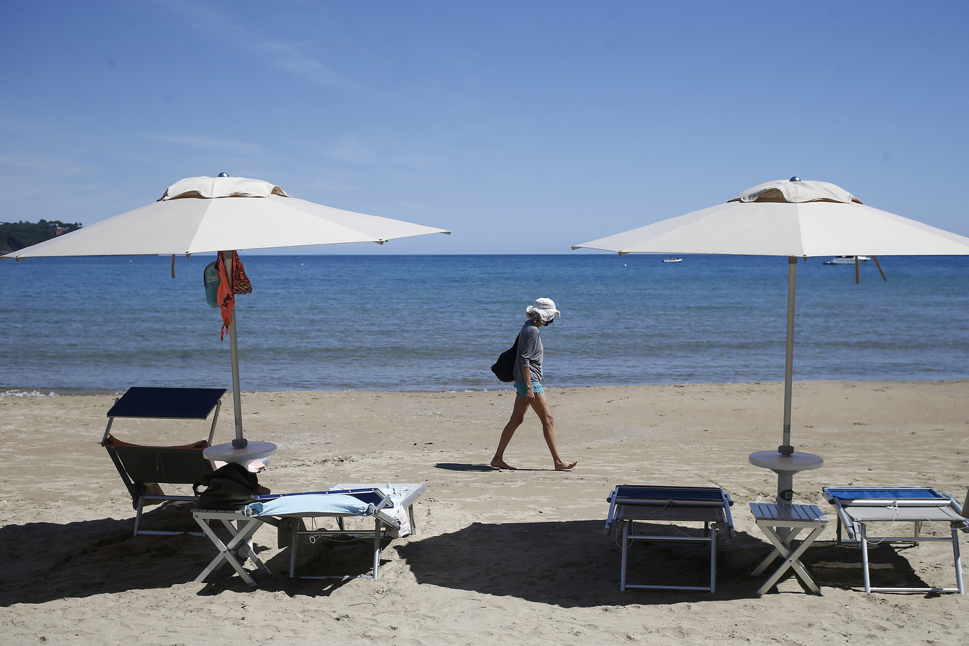 Covid, regole estate come nel 2020: in spiaggia dieci metri quadrati per ombrellone