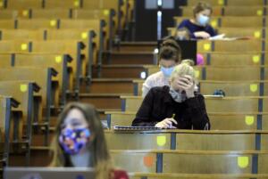 Università, gli atenei si preparano a riaprire. Messa: Presenza imprescindibile