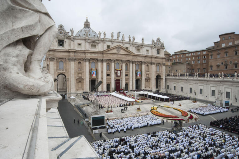 Il 27 aprile 2014 Giovanni Paolo II e Giovanni XXIII sono dichiarati Santi – GALLERY
