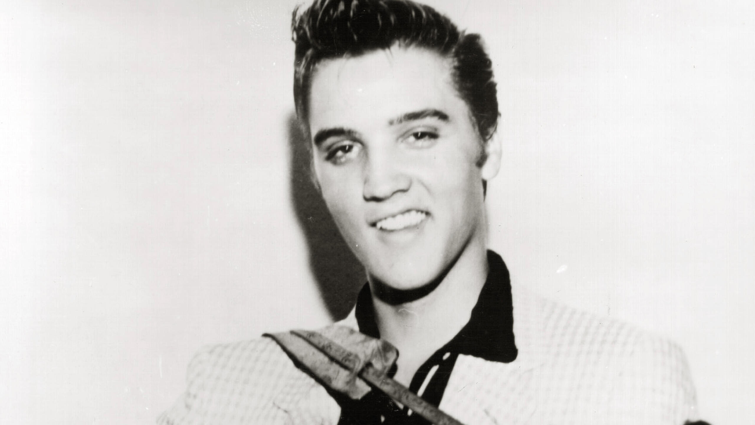 Il 23 aprile del 1956 il Re del Rock and Roll Elvis Presley tiene il suo primo concerto – GALLERY Il 23 aprile del 1956 il Re del Rock and Roll Elvis Presley tiene il suo primo concerto – GALLERY