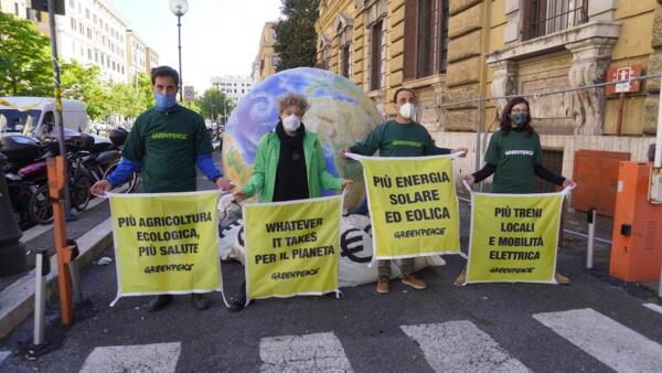 PNRR, Greenpeace al governo Draghi: 'Whatever it takes per il Pianeta'